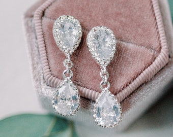 Sparkly Crystal Teardrop Bridal Earrings, Wedding Jewelry Gift for Bride from Groom, Bridesmaid Proposal Gift, Wedding Pear Shaped Earrings