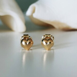 Small heart stud earrings 375 gold, heart earrings gold, minimalist earrings, gold jewelry, boho, gold stud earrings, mini gold stud earrings