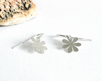 Sterling silver earrings with plate pendant flower, dainty silver earrings, light minimalist 925 silver earrings flower shape