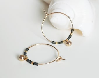 Gold filled hoop earrings with ball pendant and glass beads, boho earrings, filigree hoop earrings 20 mm, jewelry