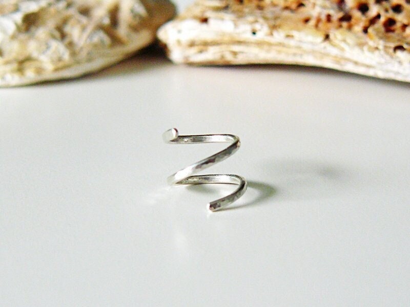 Hammered spiral earring silver, spiral helix earring, 2 in 1, cartilage earring, piercing ring hammered, double helix hoops, unique gift