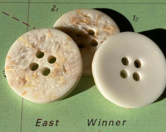 Cream mottled textured 20mm buttons x 10