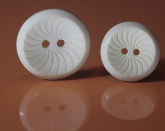 Sets/individual cream 2 hole button with swirl pattern 2 sizes