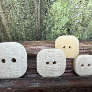 5 x Square woody textured  effect Italian buttons in 3 sizes - 2 hole - 13mm, 28mm, 23mm