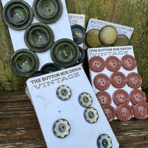 cards of vintage buttons - various 1940s onwards