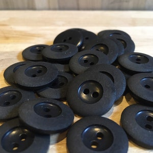 Zwarte Italiaanse knopen 20 mm x 30 - 2 gaten - ideaal voor klaprozen, broeken, enz.