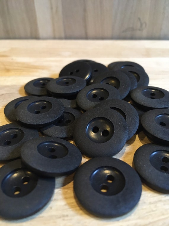 Buttons: Poppy: 2 Hole: 20mm Buttons: Poppy: 2 Hole: 20mm