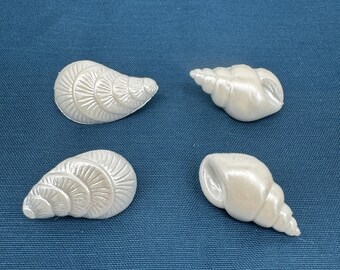 Plastic Ivory Coloured Shell shaped buttons pack of 10 - 2 designs