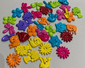 40 Garden Novelty Buttons Flowers Butterflies Birds Watering Can Sewing Craft Pack