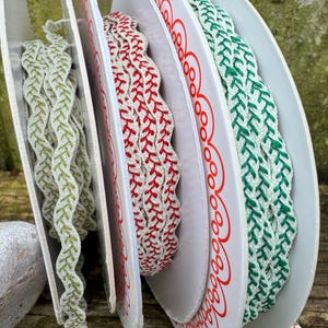 Ribete de lino Ric Rac, verde/oliva/rojo, 6 mm, 3 m de largo