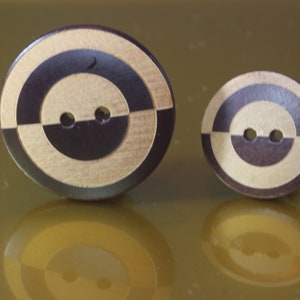 Two tone natural wooden buttons available in 2 sizes - sets of 5 or invidual