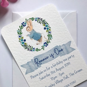 10 inviti di compleanno di Peter Rabbit. *Maschietto o femminuccia* Inviti di compleanno personalizzati - con buste - unisex, rosa o blu. Carini. Inviti