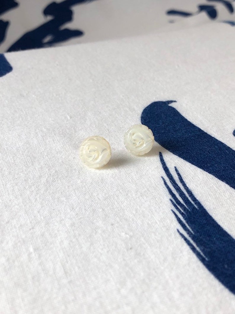 80s Hawaiian Iridescent White Mother of Pearl Carved Rose Circle Studs \u2022 Small