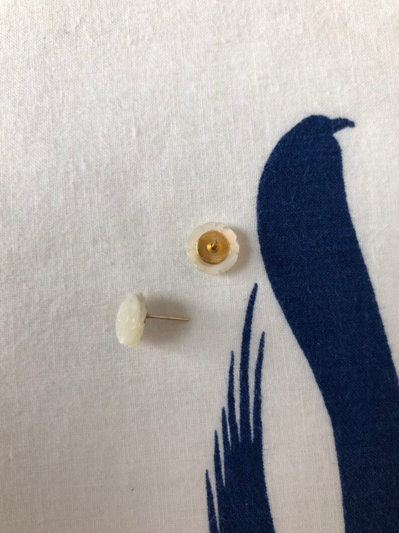 80s Hawaiian Iridescent White Mother of Pearl Carved Rose Circle Studs \u2022 Small