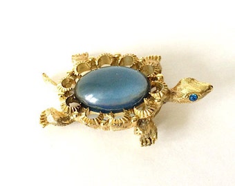 Vintage Turtle Lucite Jelly Belly Brooch