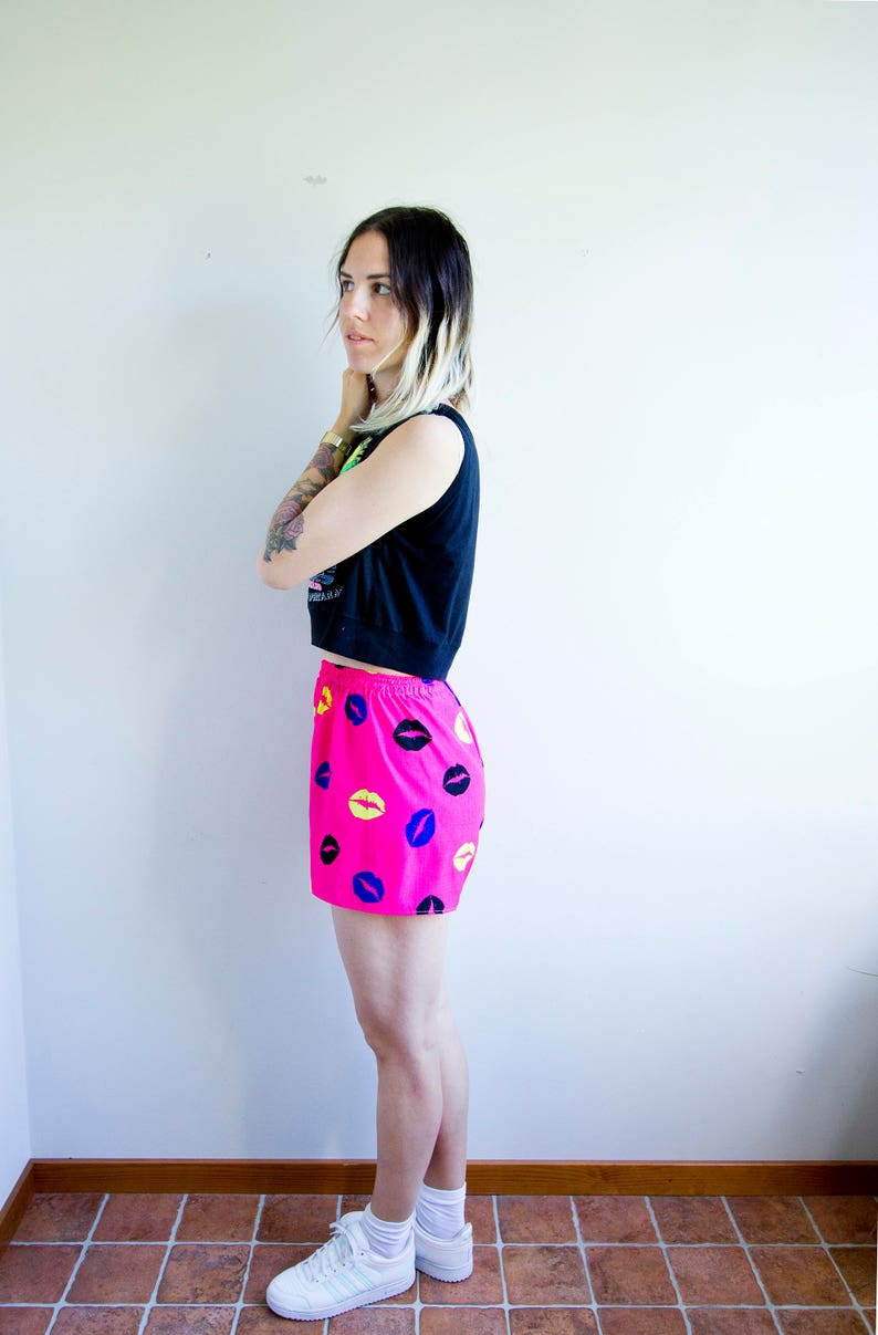 Kiss Pink Banani Shorts Designer Sommer Strand High Waisted Federlicht Handmade Shorts Bild 3