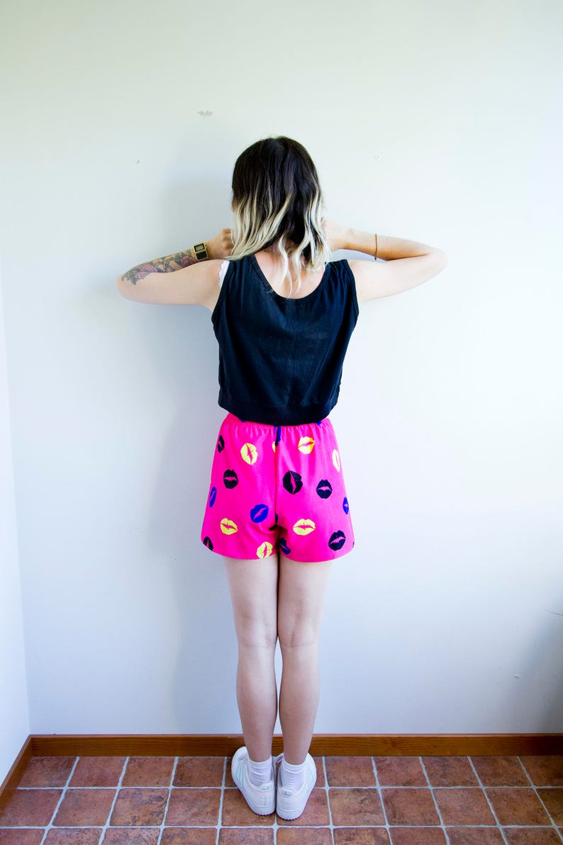 Kiss Pink Banani Shorts Designer Sommer Strand High Waisted Federlicht Handmade Shorts Bild 2