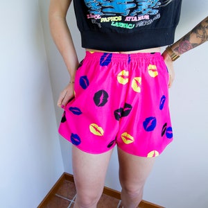 Kiss Pink Banani Shorts Designer Sommer Strand High Waisted Federlicht Handmade Shorts Bild 4