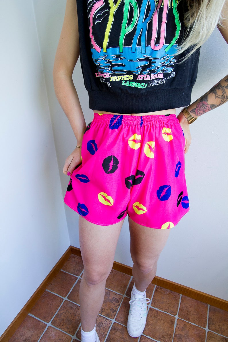 Kiss Pink Banani Shorts Designer Sommer Strand High Waisted Federlicht Handmade Shorts Bild 4