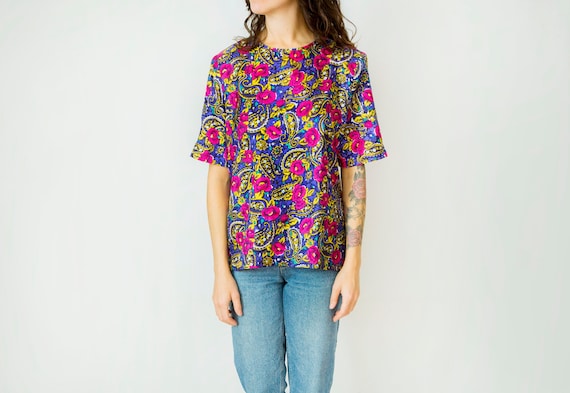 Silky Style Top Light Flower Blouse Summer Sweet Beach Night Vivid Retro 80s Party Tee 90s Hipster Shirt