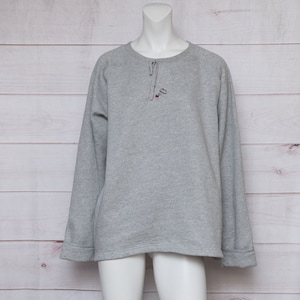 Disney Store Mickey Mouse Minnie Mouse Size XL Gray Embroidered Long Sleeve Pullover Sweatshirt Cotton Blend