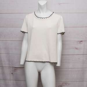 St. John Women&#39;s Size MEDIUM Cream & Black Embroidered Short Sleeve Sweater Vintage 1980s Made in the USA