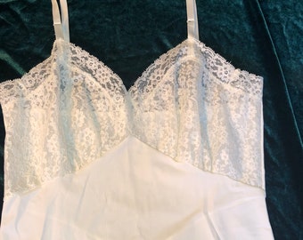 1960’s Beautiful detailed off white size 32/34B lace slip . New old stock