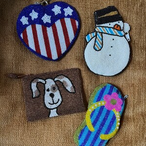 A lot of 4 beaded coin purses wallets . Doggie , snowman, flip flop and flag