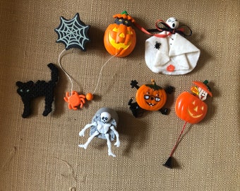 A lot of 7 adorable assorted festive Halloween pins some mechanical