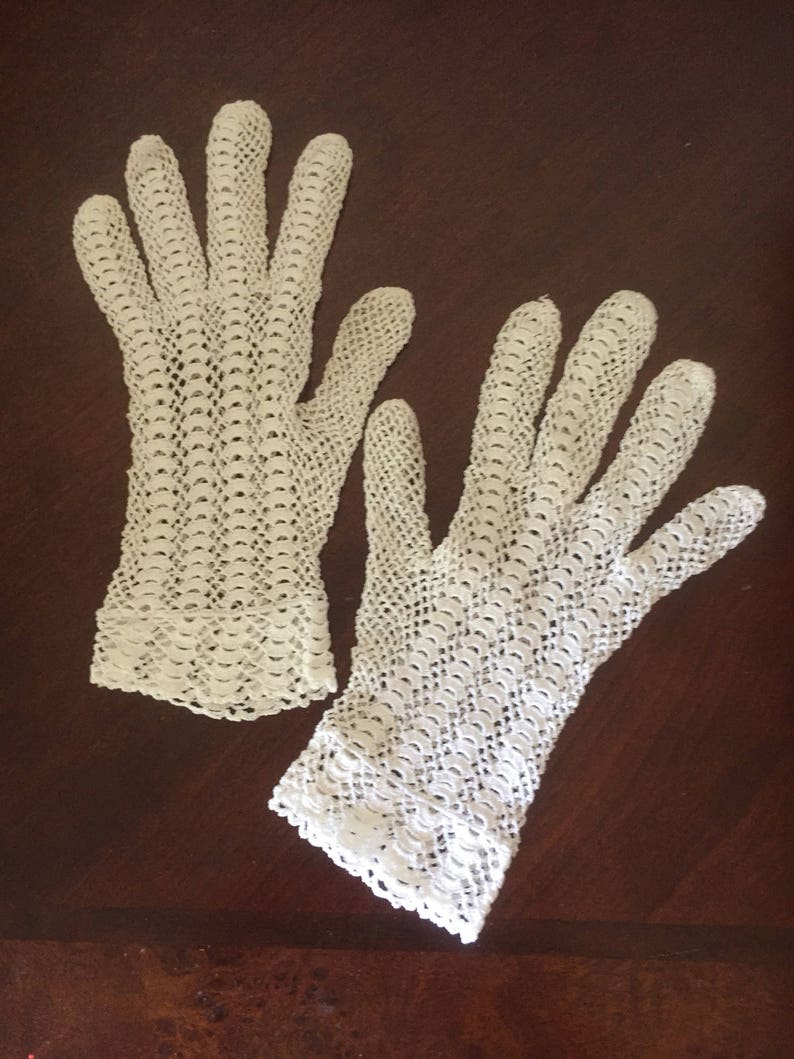 Vintage cream crochet gloves image 1