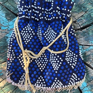 Vintage beaded handbag beaded pouch drawstring ties small blue and white bag