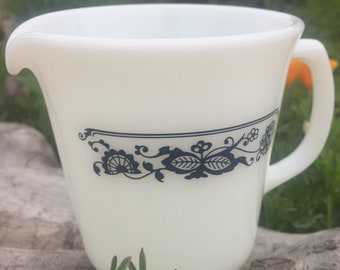 Vintage glass Pyrex creamer Old Town blue 1972
