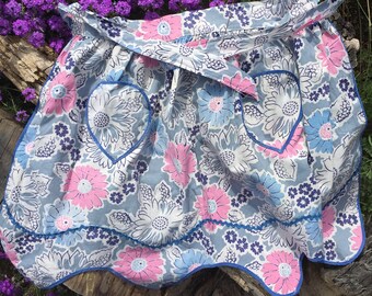 Vintage apron sweet Spring flowers 2 shaped pockets handmade cotton and rick rack