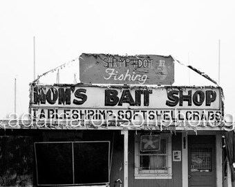 Photograph of MOM'S BAIT SHOP sign in Rockport, Tx