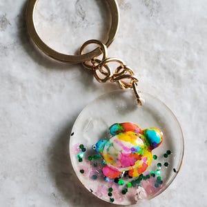 Handgemaakte harsschildpadsleutelhanger – reiscadeau – oceaanglittersleutelhanger – inclusief inspirerende quotekaart