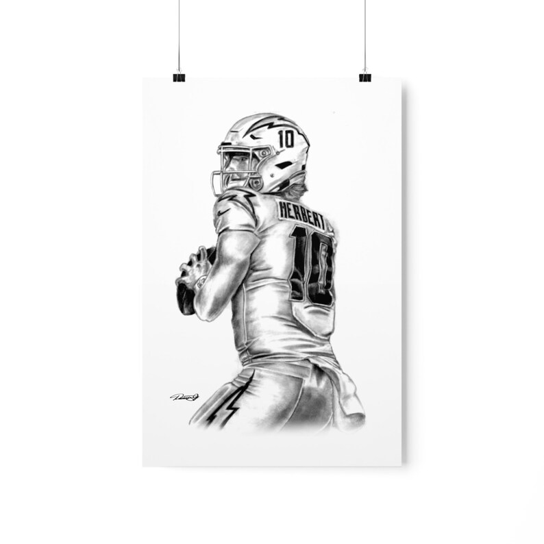 Pósteres verticales mate premium Justin Herbert Los Angeles Chargers Football NFL Original Sports Athlete ilustraciones de Dantel Art LLC imagen 7