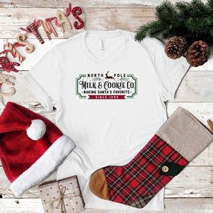 North Pole Cookie Company T-Shirt, Kerst shirt, Xmas Party Tee, Plus Size Kerst shirt, Oma Xmas, Baker Shirt, Kerstkoekjes afbeelding 1