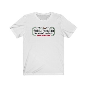 North Pole Cookie Company T-Shirt, Kerst shirt, Xmas Party Tee, Plus Size Kerst shirt, Oma Xmas, Baker Shirt, Kerstkoekjes afbeelding 2