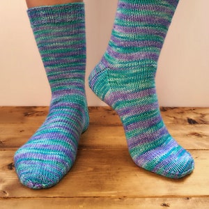 Beginner Sock Knitting Pattern PDF Full video tutorials provided, ideal for first time sock knitter, 3 adult sizes image 1