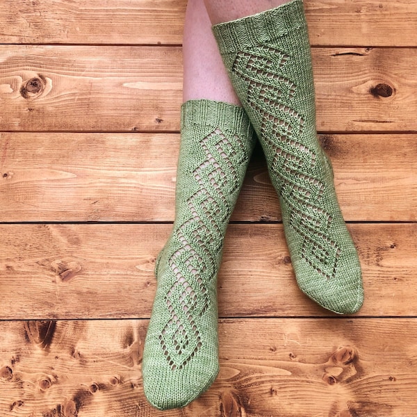 Guildhall Yard Socks - PDF Knitting Pattern *top down, heel flap and gusset construction, 3 adult sizes, links to video tutorials included*