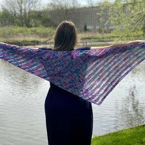 Easy Knit Shawl Pattern PDF *easy one skein knitting pattern, no lace stitches, video tutorial included, instructions for 2 versions*