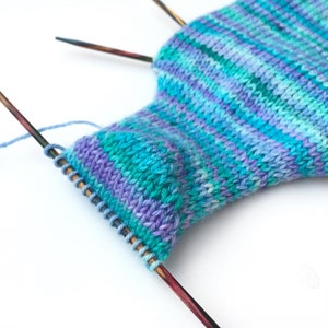 Beginner Sock Knitting Pattern PDF Full video tutorials provided, ideal for first time sock knitter, 3 adult sizes image 9