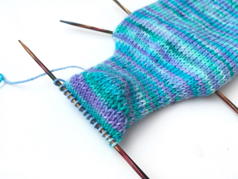 Beginner Sock Knitting Pattern PDF Full video tutorials provided, ideal for first time sock knitter, 3 adult sizes image 9