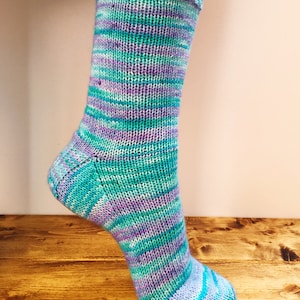 Beginner Sock Knitting Pattern PDF Full video tutorials provided, ideal for first time sock knitter, 3 adult sizes image 2