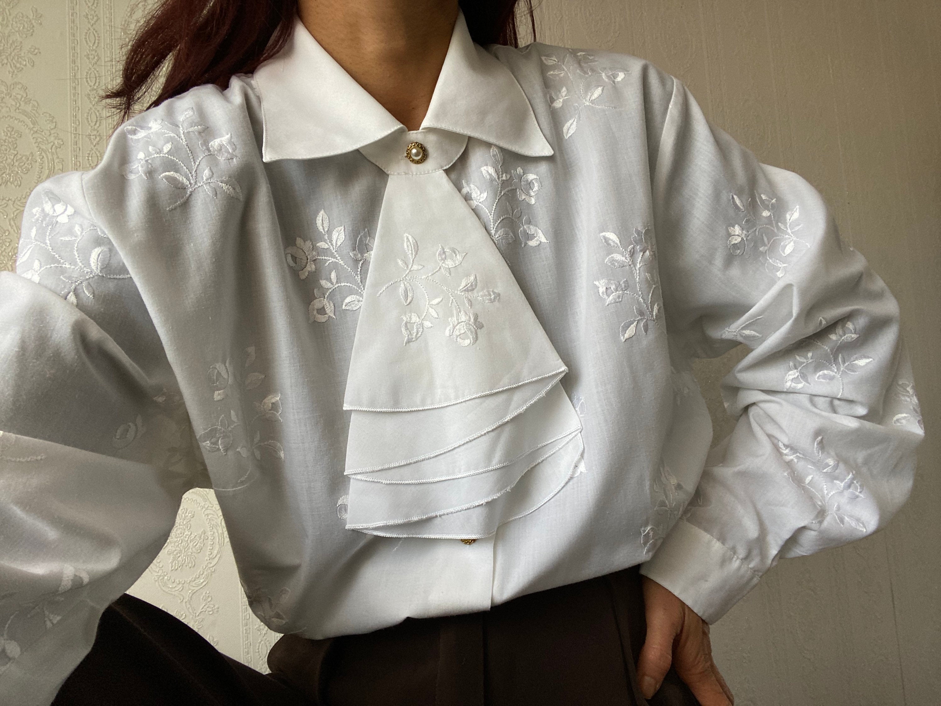 Vintage White embroidered Floral Jabot Long Sleeve Blouse/ Shirt/ L - XL