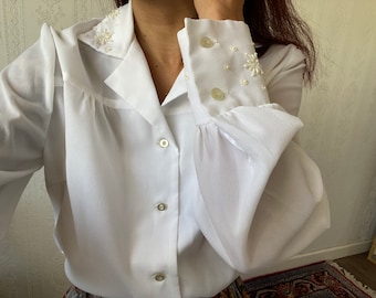 Vintage White beaded Floral Shirt/ Blouse/ M