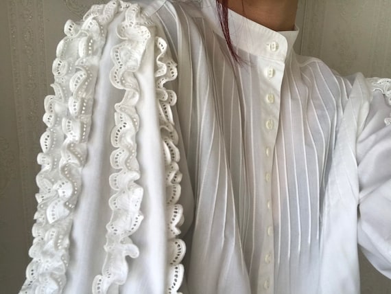 Vintage White pure Cotton Puff Half Sleeve Blouse/