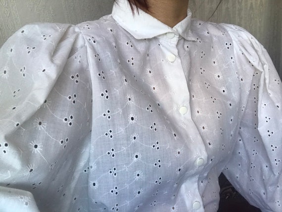 Vintage White Cotton blend Puffed Floral Half Slee