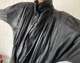 Vintage schwarze Leder Schulter gepolsterte Stehkragenjacke / M - L