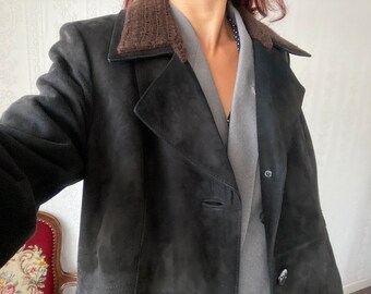 Manteau vintage en daim marron foncé avec revers contrastés en tricot/ L